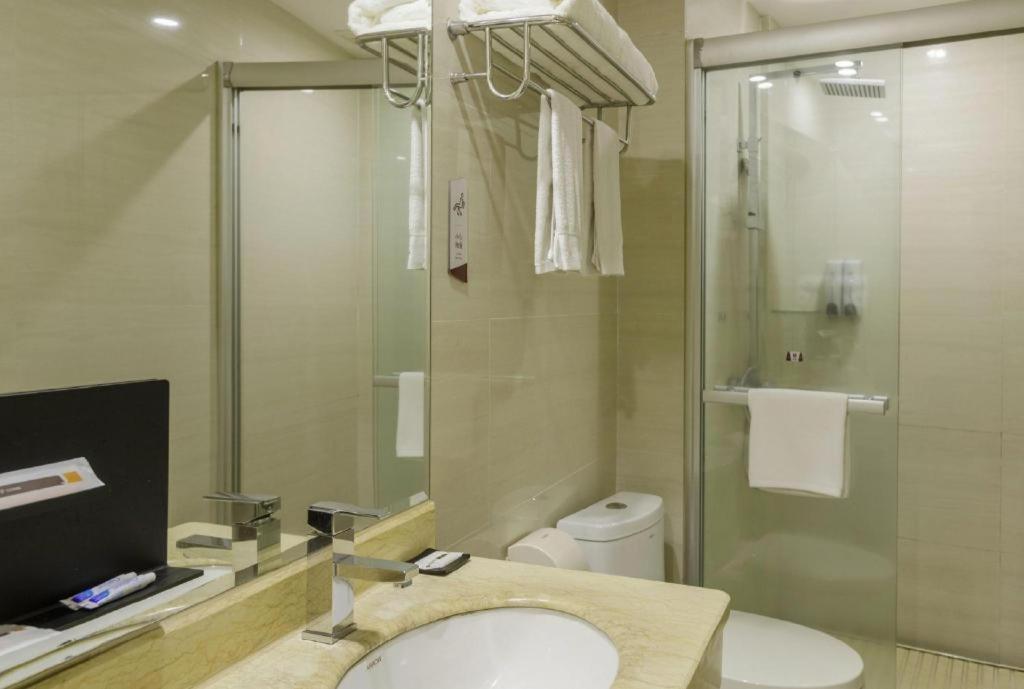 Jingtu Hotel Zhanjiang Dingsheng Plaza Store Exteriör bild